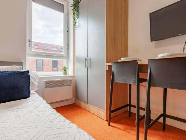 Things to check before signing a lease in Coventry,Discounted student accommodation Coventry