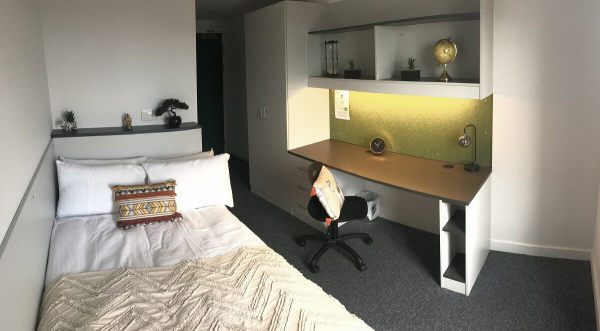 Advantages of en-suite rooms in Gloucester student housing,Gloucester city center student flat rents