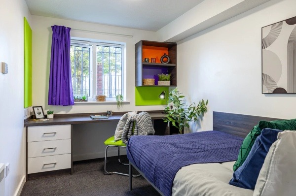 Renewing or ending a student housing lease in LosAngeles,Semester-based student housing prices in LosAngeles