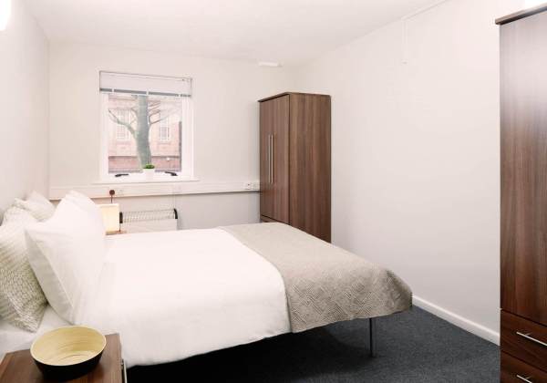 Shared student apartments in Exeter pros and cons,Exeter student rooms with all utilities included price