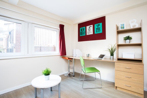 Finding roommates for London student flats,Are London student rooms soundproof?