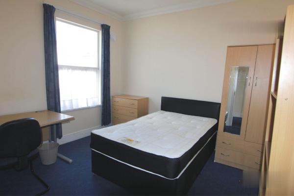 London student accommodations with gyms or fitness centers,Cost of living for students in London