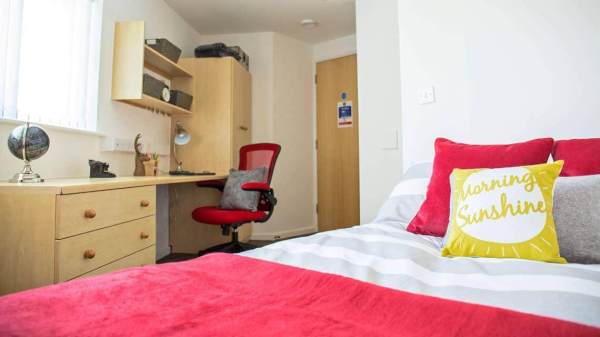 Steps to rent a student property in Stoke,Stoke student flats with a balcony.