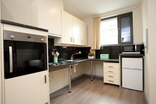 London student apartment deposit refund tips,Average rent for student in London