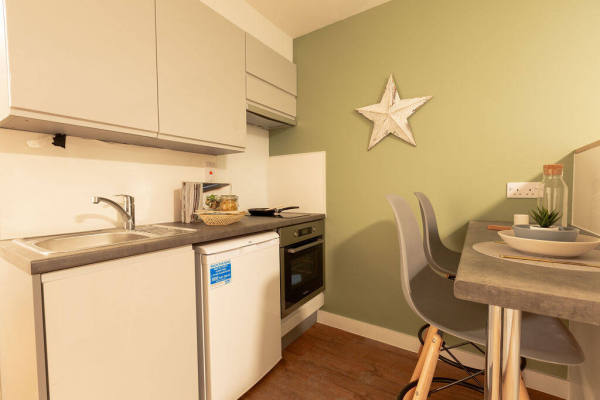 Furnished vs unfurnished student apartments in London,Best value student flats in London