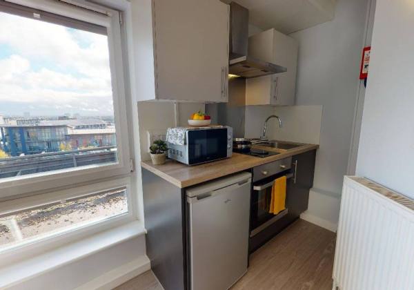 Leeds student accommodation near top universities,Average rent for student in Leeds