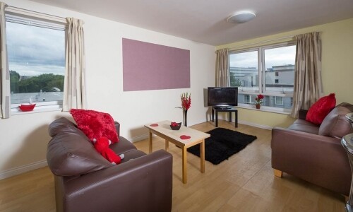 Pros and cons of Liverpool student residence halls,Economical student apartments in Liverpool