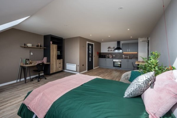 Shared student apartments in Canterbury pros and cons,Canterbury student housing early bird discounts