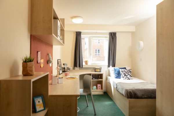 Benefits of living in a Luton student community,Best deals for student accommodation in Luton