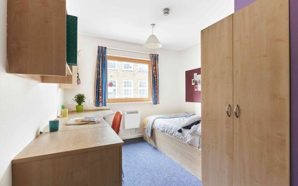 Safe areas in London for international students to live,How comfortable are the beds in London student apartments?