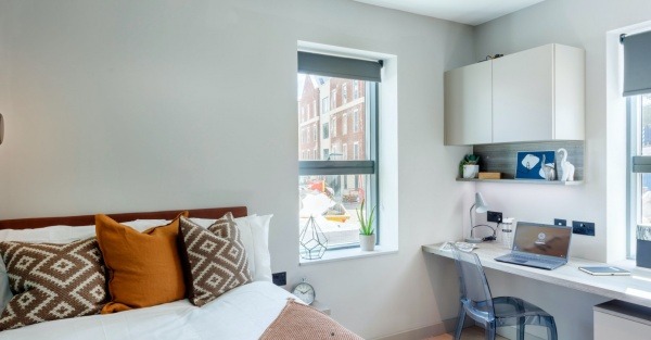 Best time of year to look for student housing in London,Economical student apartments in London