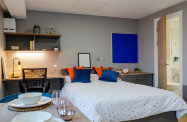 Furnished vs unfurnished student apartments in London,Best areas for cheap student living in London