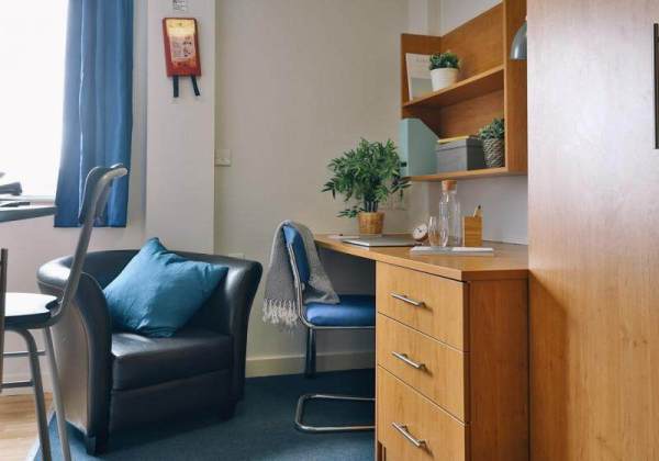 Advantages of en-suite rooms in Leeds student housing,Student housing offers in Leeds