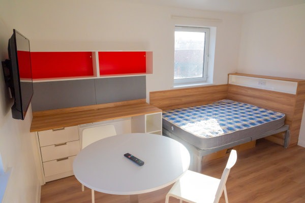 London student apartment deposit refund tips,London student halls rent prices