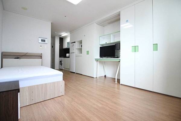 Furnished vs unfurnished student apartments in Gold Coast,Are there security guards in Gold Coast student accommodations?