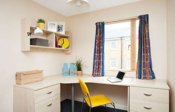 How to negotiate rent for student properties in London,Shared student flat monthly costs London