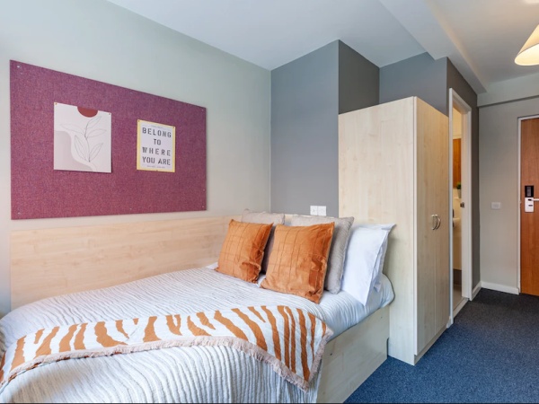 Advantages of en-suite rooms in Derby student housing,Student shared apartments Derby pricing