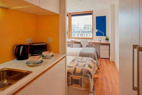 Pros and cons of Manchester student residence halls,Pricing for student flats in central Manchester