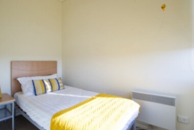 Benefits of living in Huddersfield student halls,How comfortable are the beds in Huddersfield student apartments?