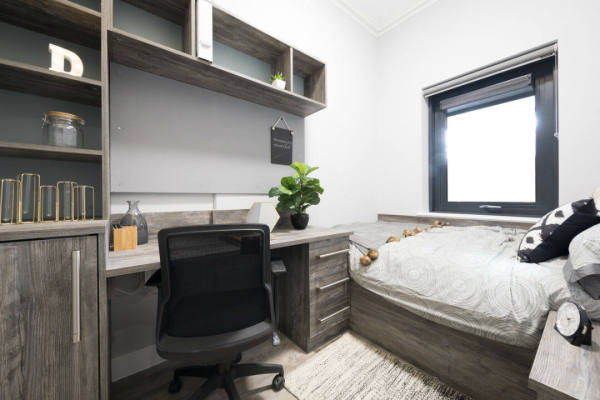 Pros and cons of London student residence halls,Affordable student en-suite London rentals