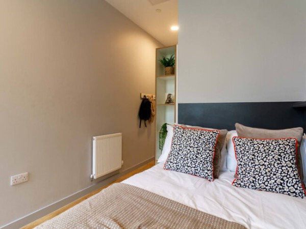 Finding roommates for Essex student flats,Price range for student penthouses in Essex