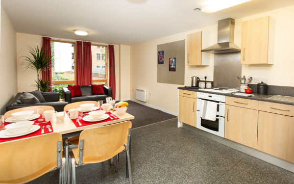 Advantages of en-suite rooms in Coventry student housing,Is there a washing machine in Coventry student flats?