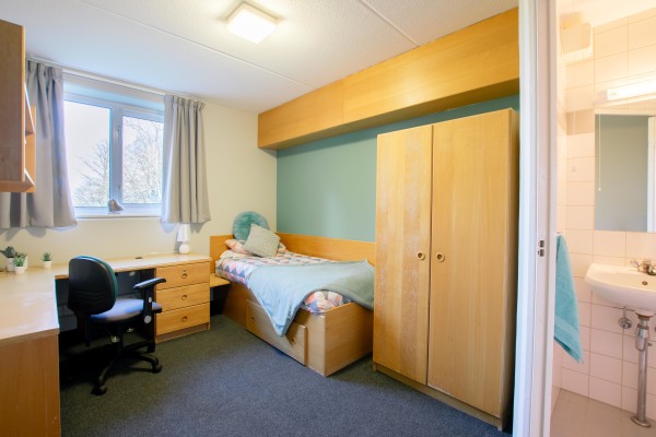 London university campus vs off-campus housing,Are pets allowed in London student apartments?