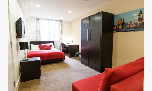 Tips for international students renting in Nottingham,Nottingham student flats with a balcony.