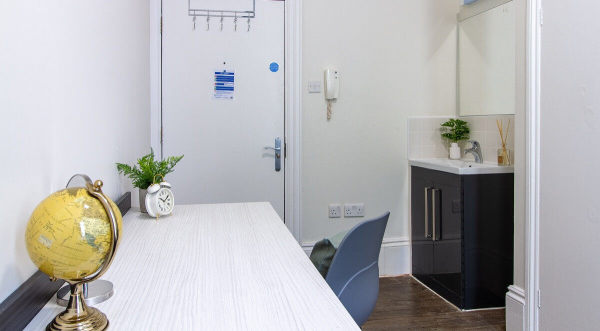 Shared student apartments in London pros and cons,Discounted student accommodation London