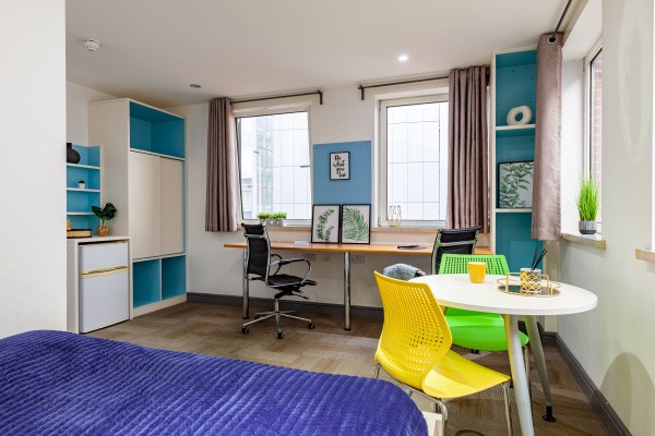 Understanding London's public transport for student areas,Affordable student studio flats London