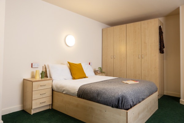 Pros and cons of Guildford student residence halls,Average rent for student in Guildford