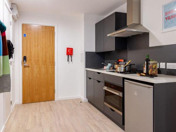 Renewing or ending a student housing lease in Canterbury,Canterbury student halls rent prices