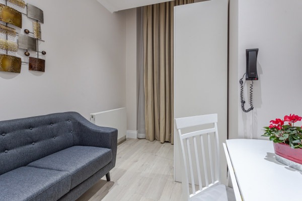 Things to check before signing a lease in London,Are London student rooms soundproof?