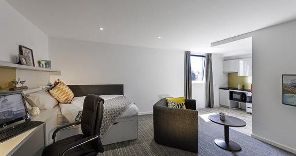 Benefits of living in Birmingham student halls,Birmingham city center student flat rents