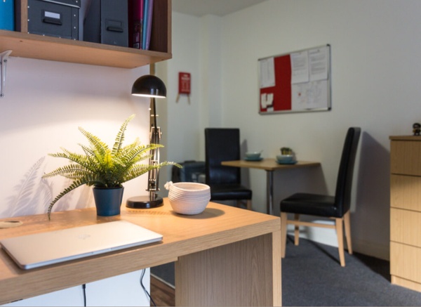 Huddersfield student accommodation near top universities,Huddersfield student accommodation deposit amount