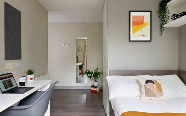 How to rent an apartment in London for students,London student accommodation deposit amount