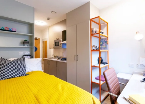 Sydney student accommodation contracts explained,Sydney student flats with a balcony.