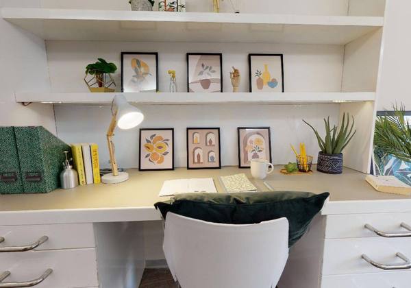 London student accommodation application process,London student housing early bird discounts