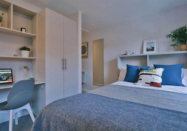 Pros and cons of Wolverhampton student residence halls,Is renting in Wolverhampton safe for students?