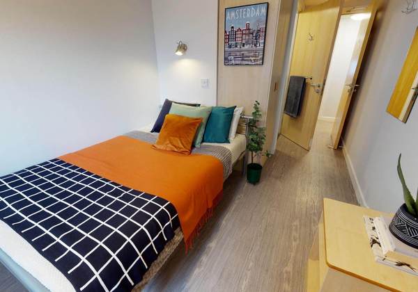 International student rights when renting in London,Price range for student penthouses in London