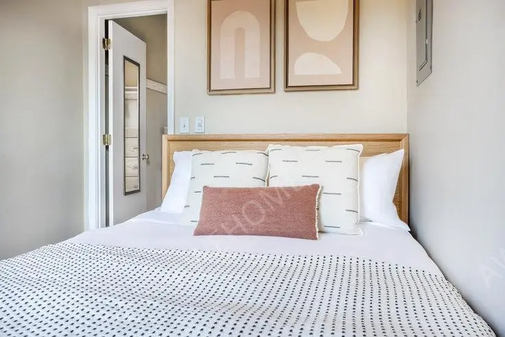 Boston Rentals230 Newbury St 813