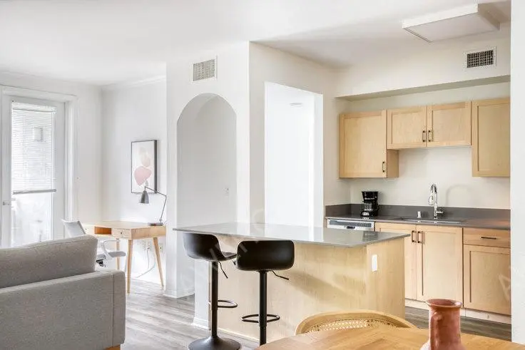 洛杉矶租房1724 N Highland Ave 230