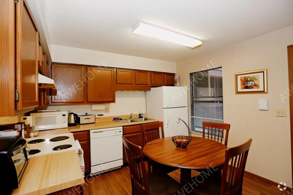 香檳租房Smith Apartments @ 201 East Armory