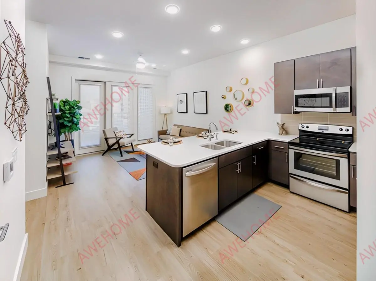 香檳租房217 South Apartments