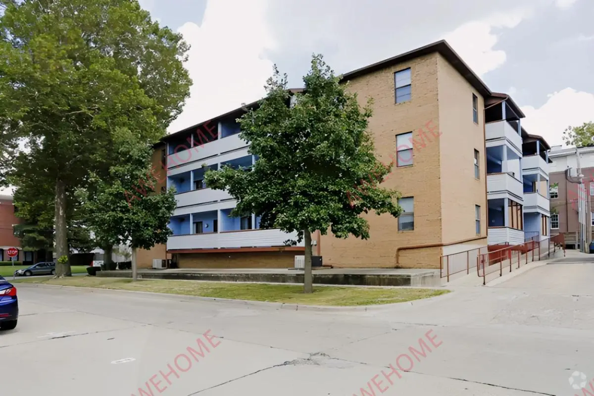 香檳租房Smith Apartments @ 201 East Armory