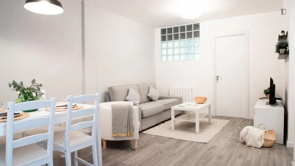 馬德里租房Comfy single bedroom near the Campamento metro