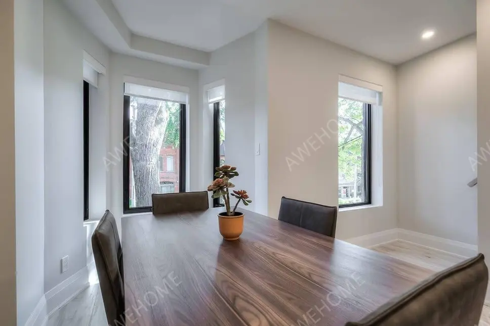 多倫多租房Stunning Split-level 2BR Loft near Dundas Sq