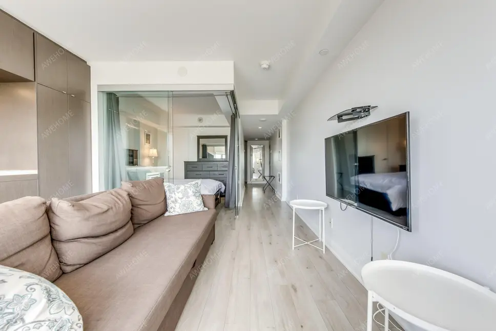 多倫多租房Upscale 1BR  Den in Downtown Torontos Yorkville
