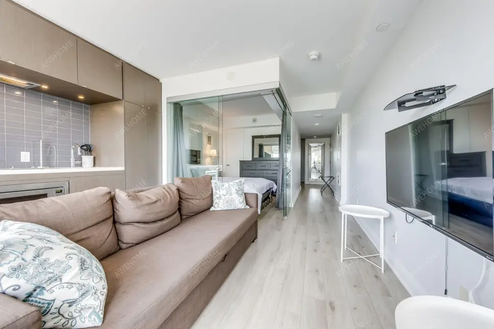 多倫多租房Upscale 1BR  Den in Downtown Torontos Yorkville