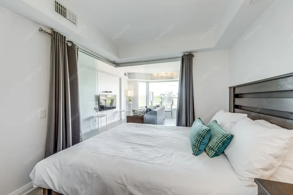 多倫多租房Upscale 1BR  Den in Downtown Torontos Yorkville